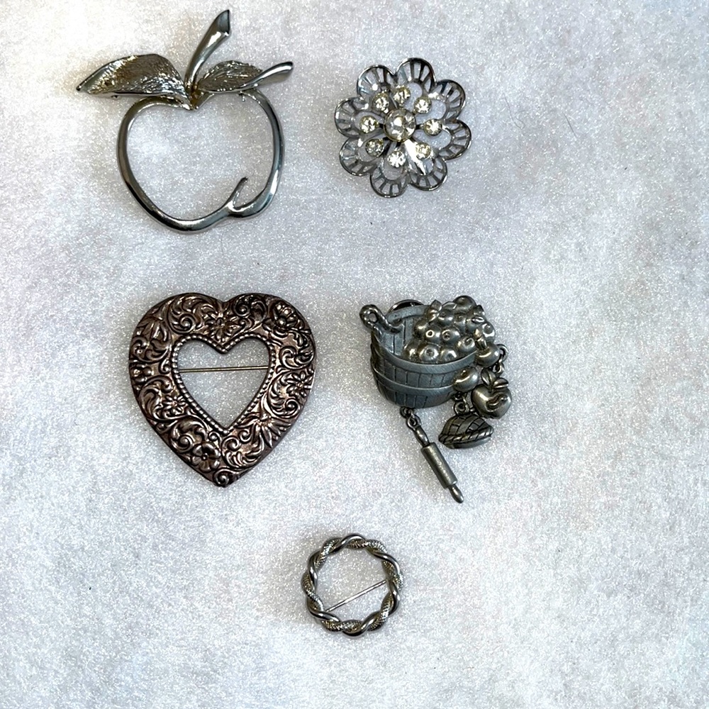 Lot of 5 pins